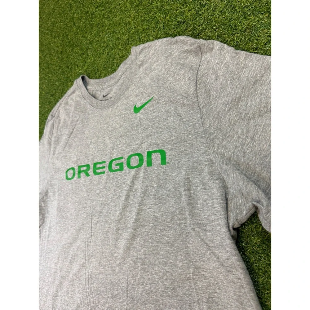 Nike Oregon Ducks T-Shirt Mens XL Gray Green‎ Graphic Short Sleeve Crew Neck Tee